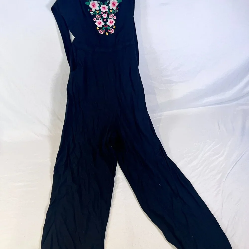 🌿 Hollister Embroidered Floral Lace-Up Romper 🌿 - Picture 2 of 4